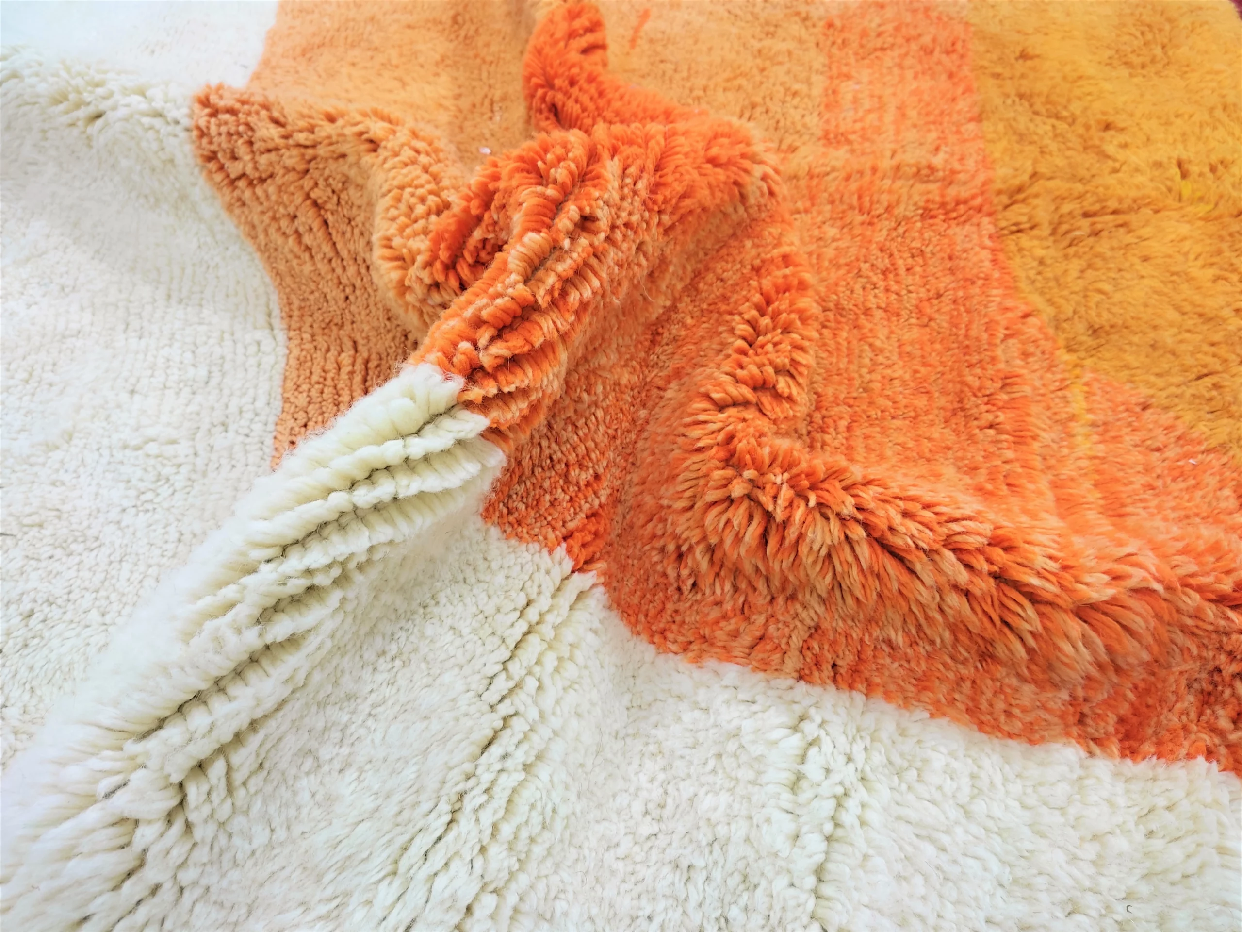 Medium to High Hand-Knot 1